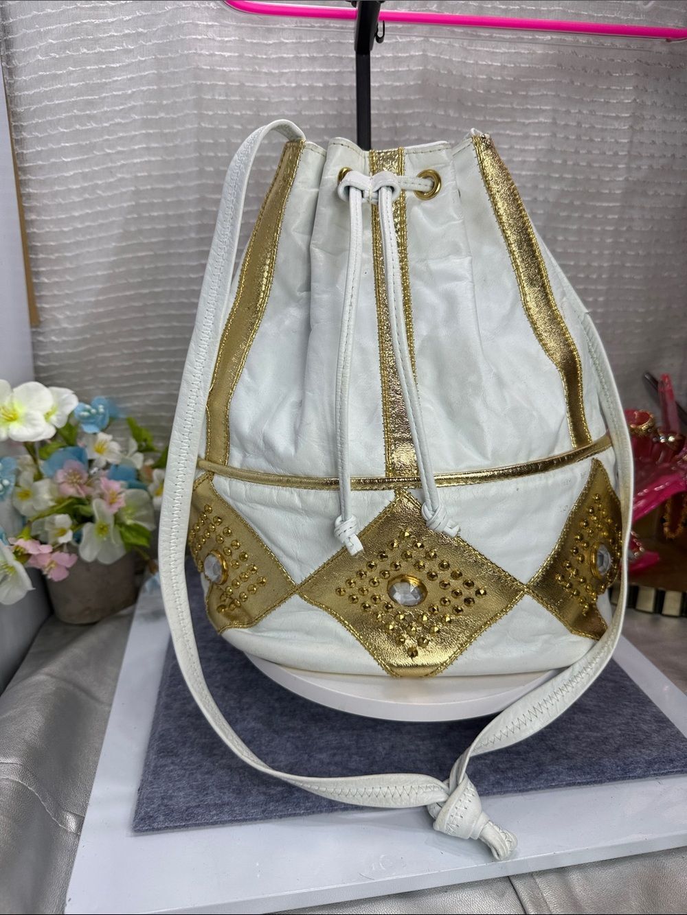 (X1)Hallmark of Quality Vintage Leather Drawstring Bucket Shoulder Crossbody Bag